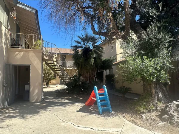 a view of entryway and tree
