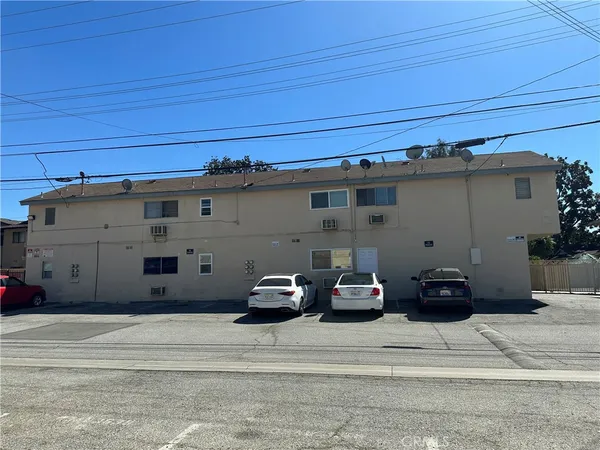 a view of a garage