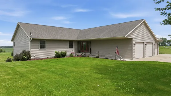 $700,000 | E11910 County Road K, Fall Creek, WI 54742