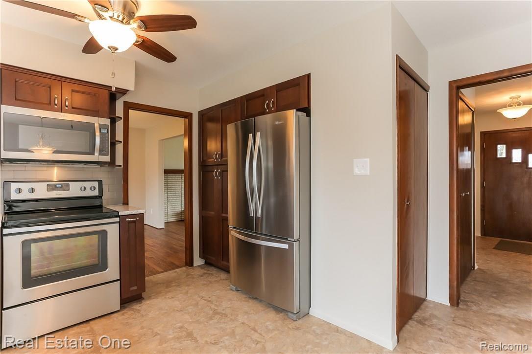 3125 Wakefield Road Berkley, MI 48072 - Photo 17 of 38 016-Kitchen-3895213-large.jpg