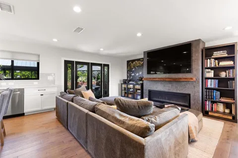 $3,600,000 | 8675 Glenwick Lane, La Jolla, CA 92037