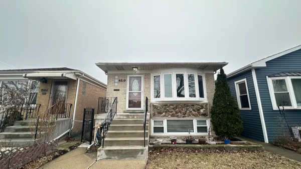 $3,000 | 4819 West Winnemac Avenue, Chicago, IL 60630