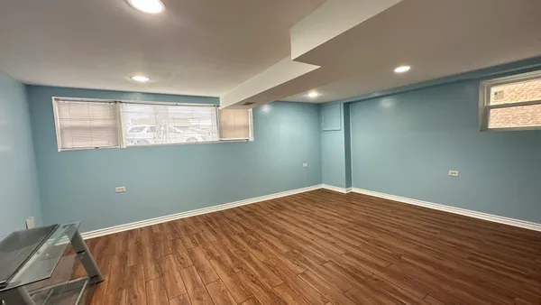 $3,000 | 4819 West Winnemac Avenue, Chicago, IL 60630