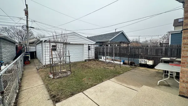 $3,000 | 4819 West Winnemac Avenue, Chicago, IL 60630
