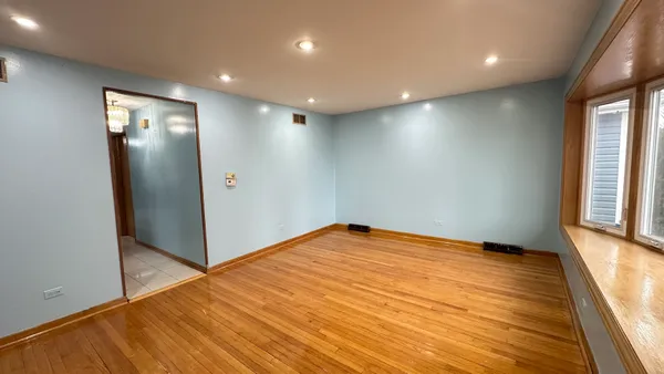 $3,000 | 4819 West Winnemac Avenue, Chicago, IL 60630