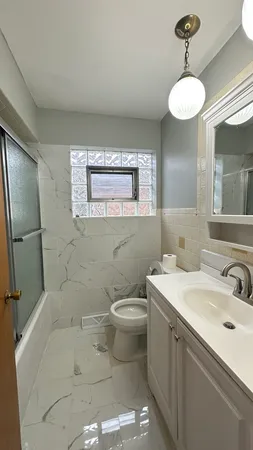 $3,000 | 4819 West Winnemac Avenue, Chicago, IL 60630