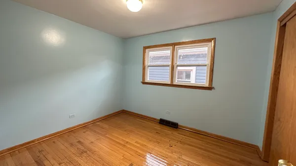 $3,000 | 4819 West Winnemac Avenue, Chicago, IL 60630