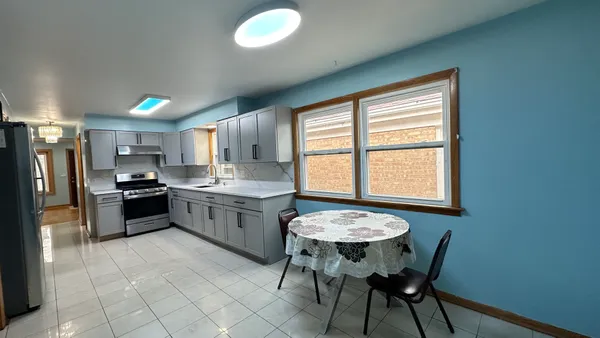 $3,000 | 4819 West Winnemac Avenue, Chicago, IL 60630