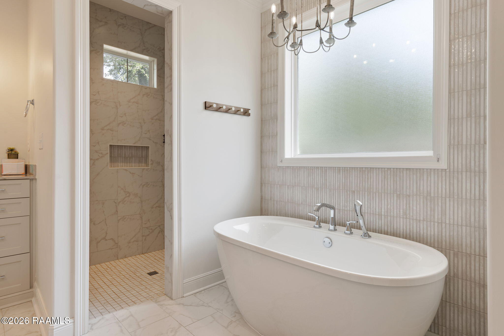 209 Stoney Shadow Drive Lafayette, LA 70508 - Photo 24 of 46 soaking tub & large walk in shower