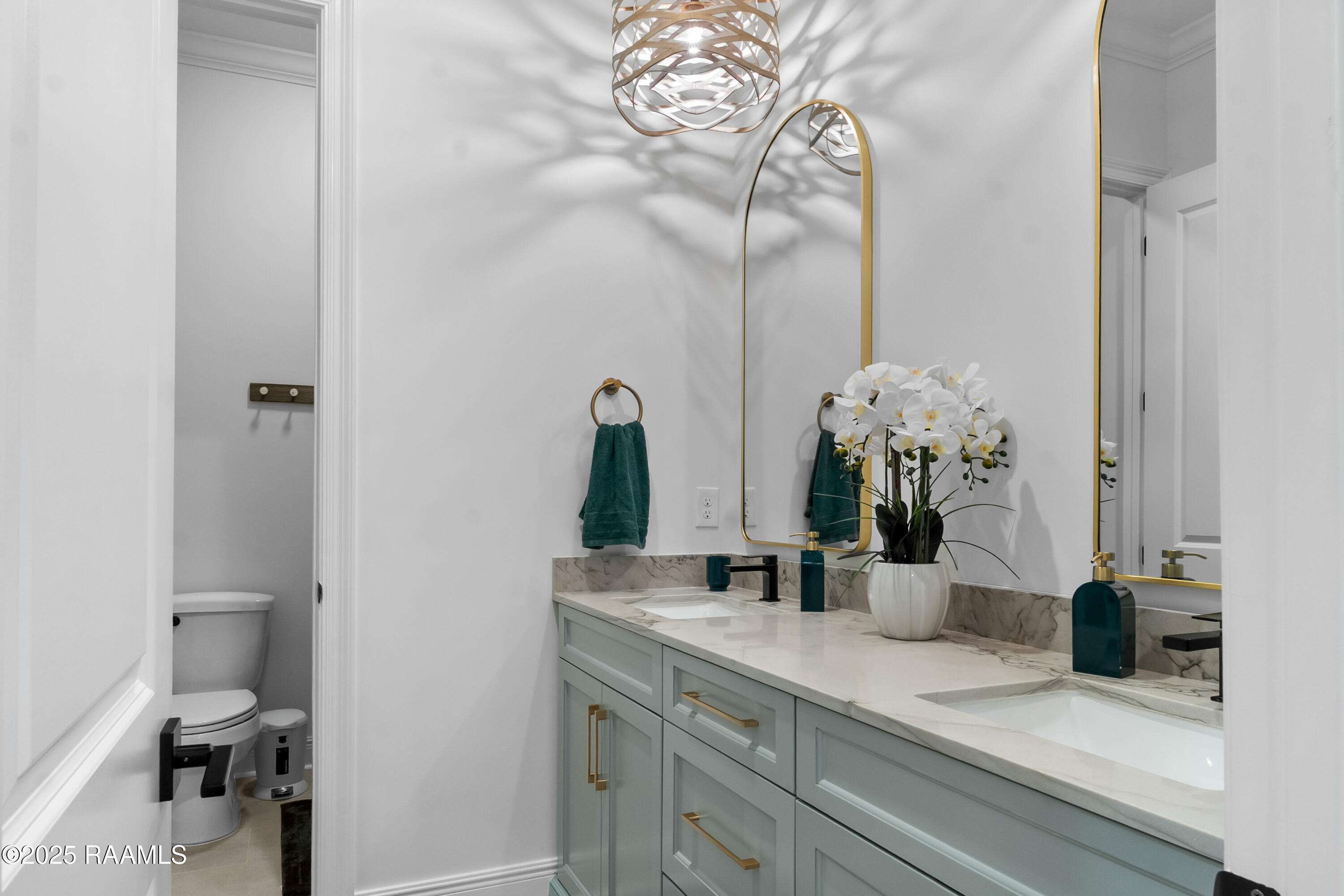 209 Stoney Shadow Drive Lafayette, LA 70508 - Photo 37 of 42 upstairs bathroom