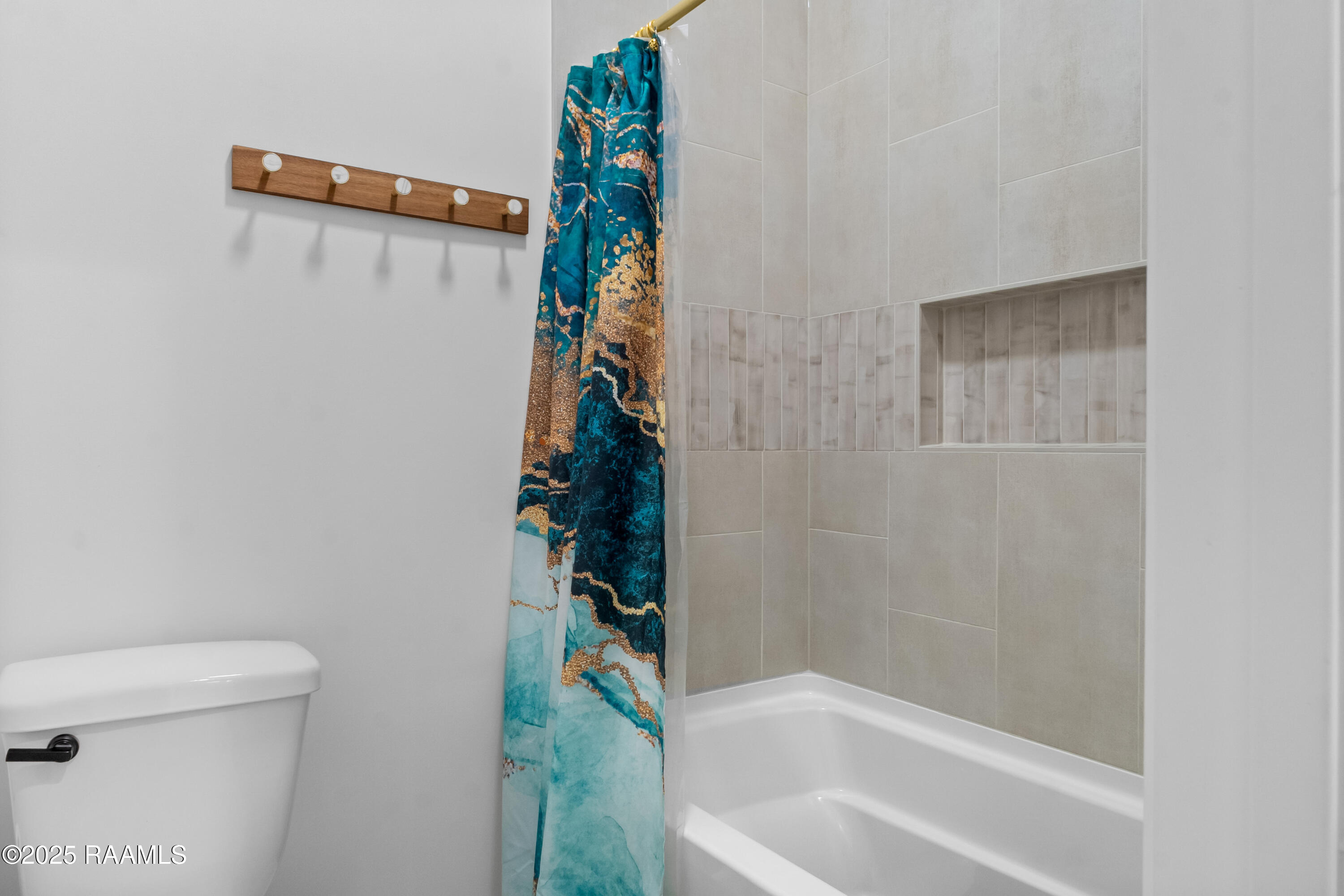 209 Stoney Shadow Drive Lafayette, LA 70508 - Photo 38 of 42 upstairs bathroom