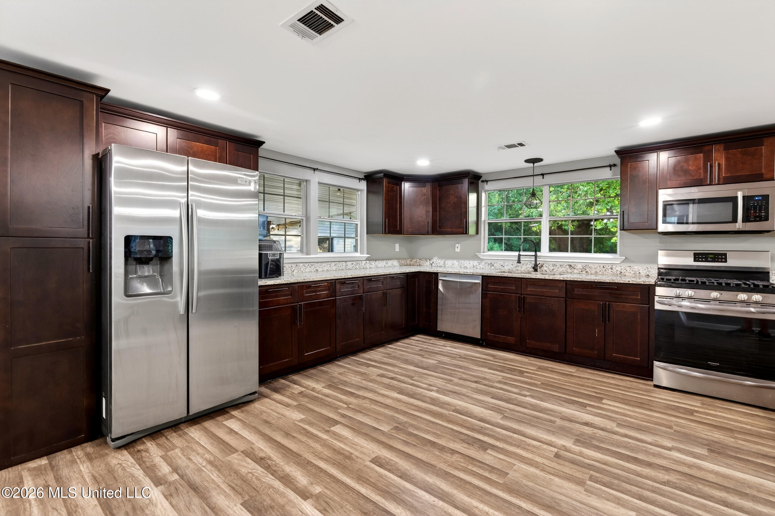 18 Gale Davis Road Lumberton, MS 39455 - Photo 16 of 67 16_16_kitchen