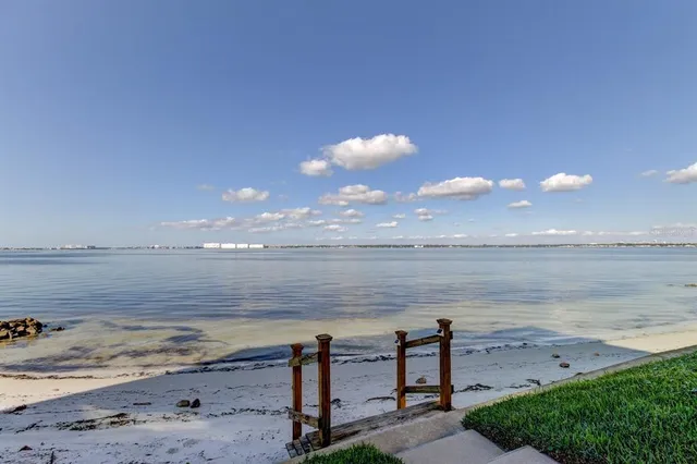a view of a tennis court