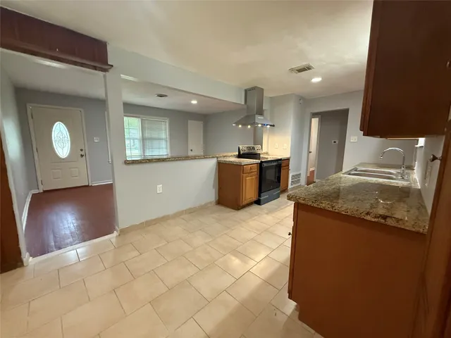 $1,850 | 2206 Erickson Street, La Marque, TX 77568