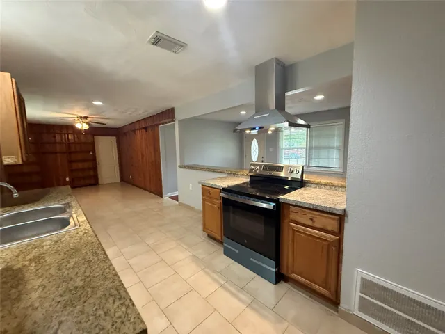 $1,850 | 2206 Erickson Street, La Marque, TX 77568