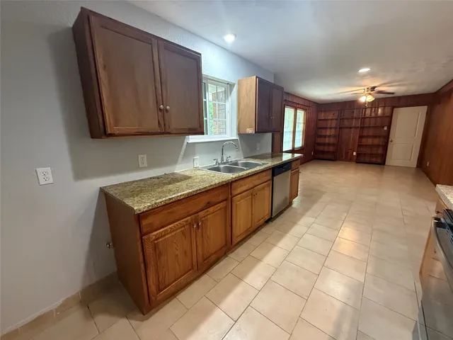 $1,850 | 2206 Erickson Street, La Marque, TX 77568