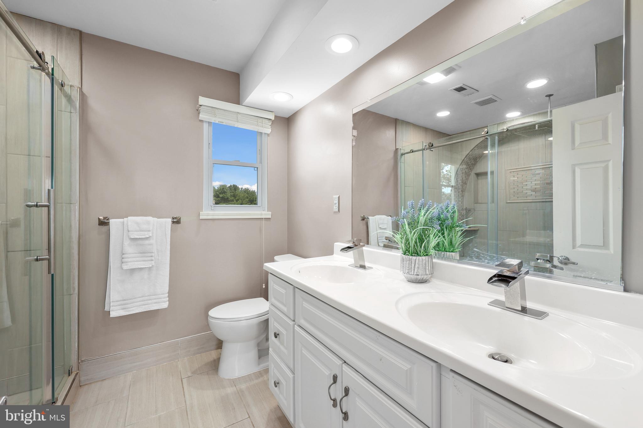 9235 Lees Ridge Road Warrenton, VA 20186 - Photo 20 of 54 Primary Bath