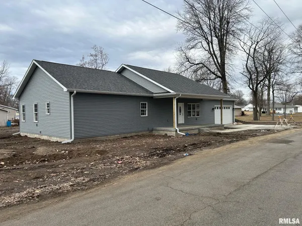 $330,000 | 907 North Snodgrass Street, Taylorville, IL 62568