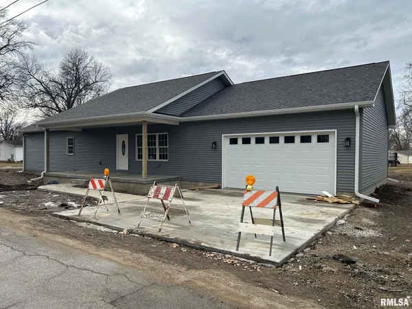 $330,000 | 907 North Snodgrass Street, Taylorville, IL 62568