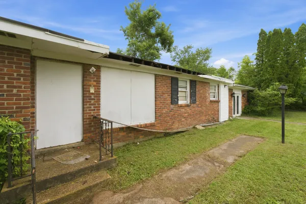 213 Rosehill Drive, Goodlettsville, TN 37072