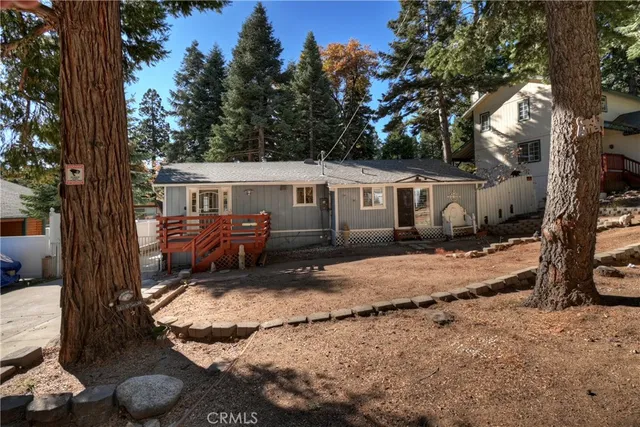 a view of a pathway of a building with wooden fence