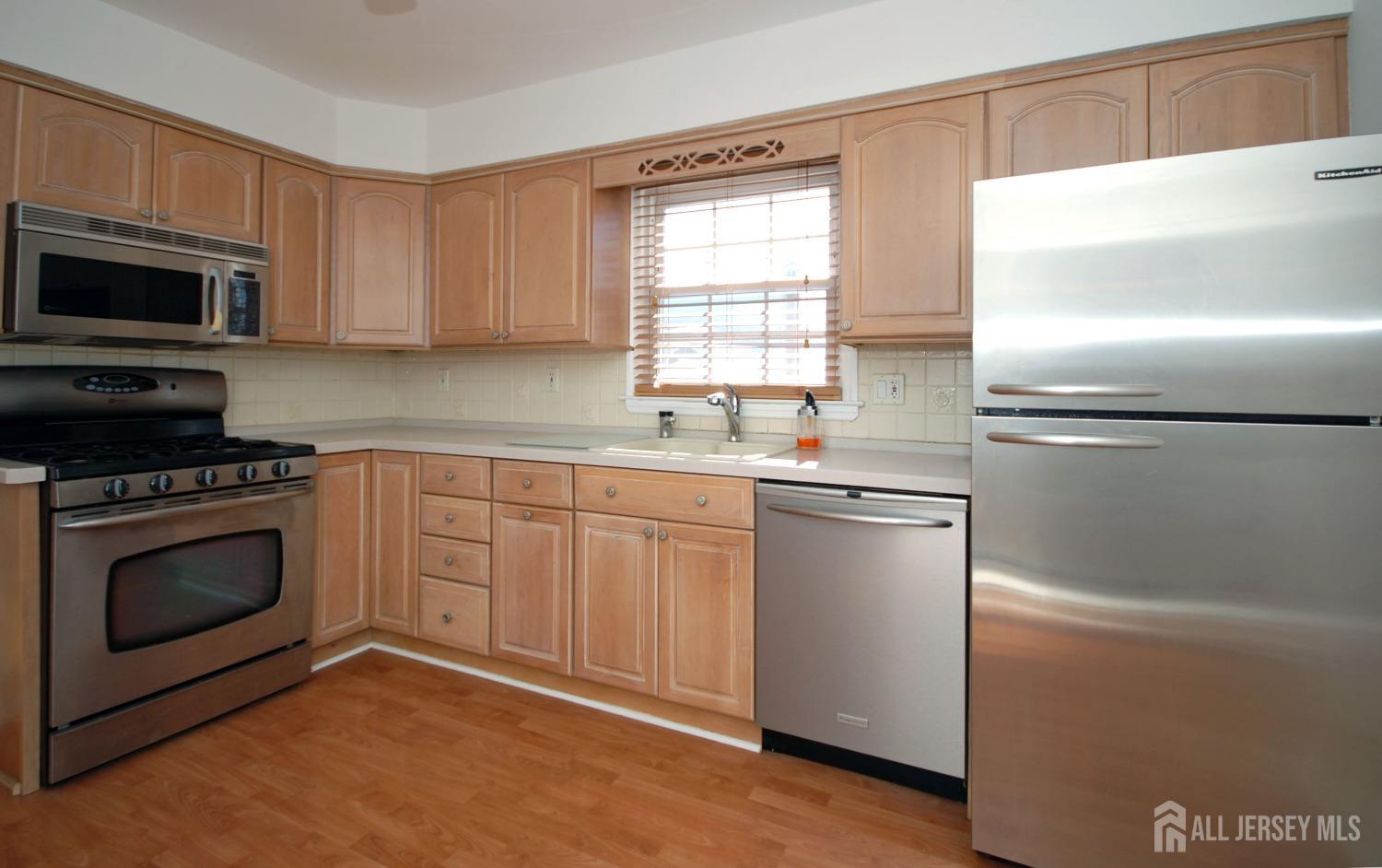 319 Fairview Avenue Middlesex, NJ 08846 - Photo 11 of 30