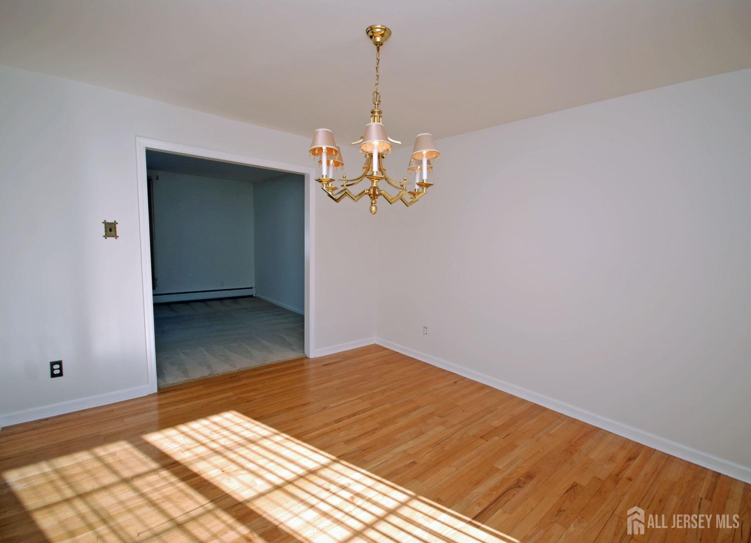 319 Fairview Avenue Middlesex, NJ 08846 - Photo 6 of 30