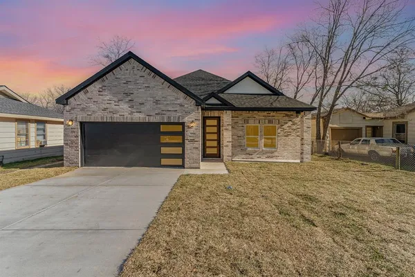 $1,950 | 1813 Wellington Street, Greenville, TX 75401