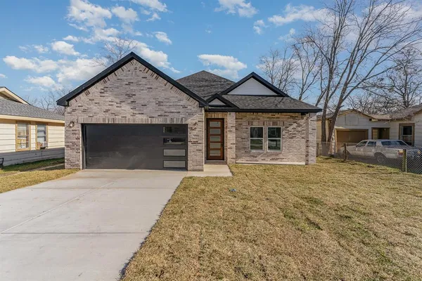 $1,950 | 1813 Wellington Street, Greenville, TX 75401