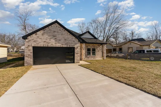 $1,950 | 1813 Wellington Street, Greenville, TX 75401