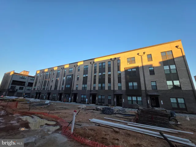 a view of a back yard