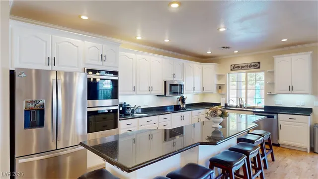 $1,190,000 | 6440 Spanish Garden Court, Las Vegas, NV 89110