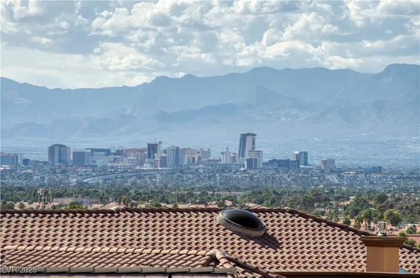 $1,180,000 | 6440 Spanish Garden Court, Las Vegas, NV 89110