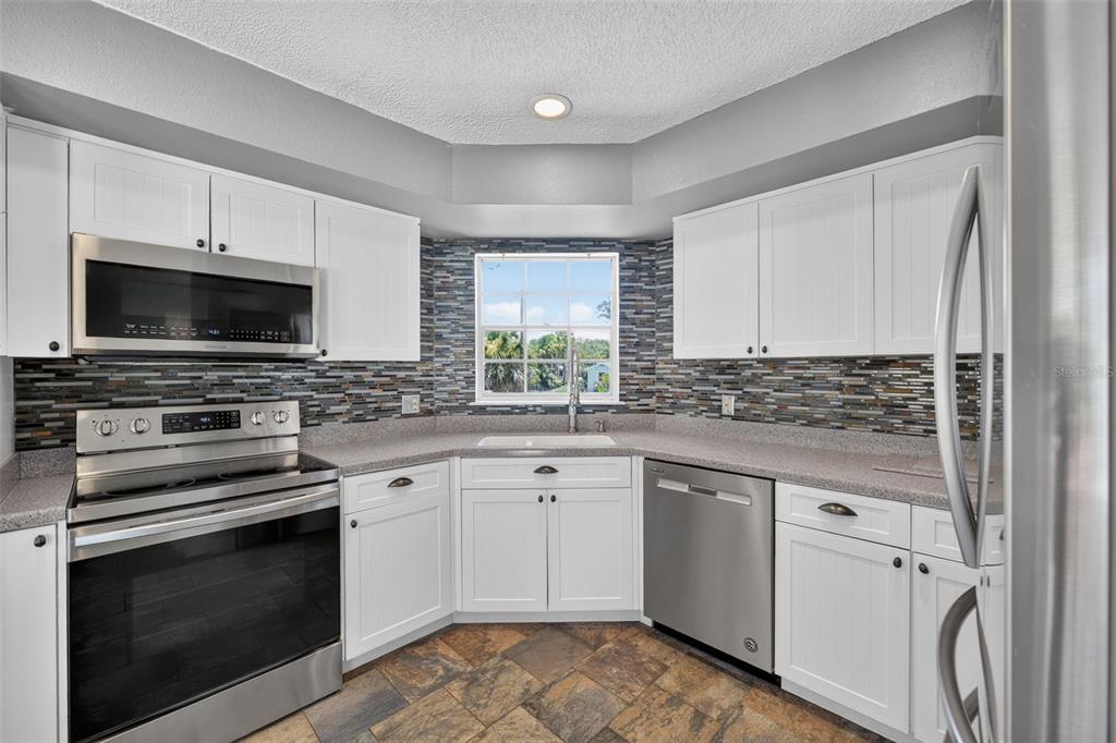 703 Riverside Drive Tarpon Springs, FL 34689 - Photo 17 of 47