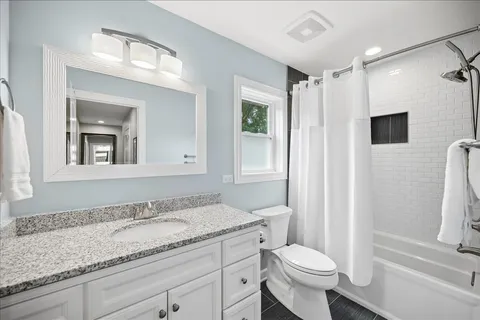 $1,899,000 | 586 Earl Drive, Northfield, IL 60093