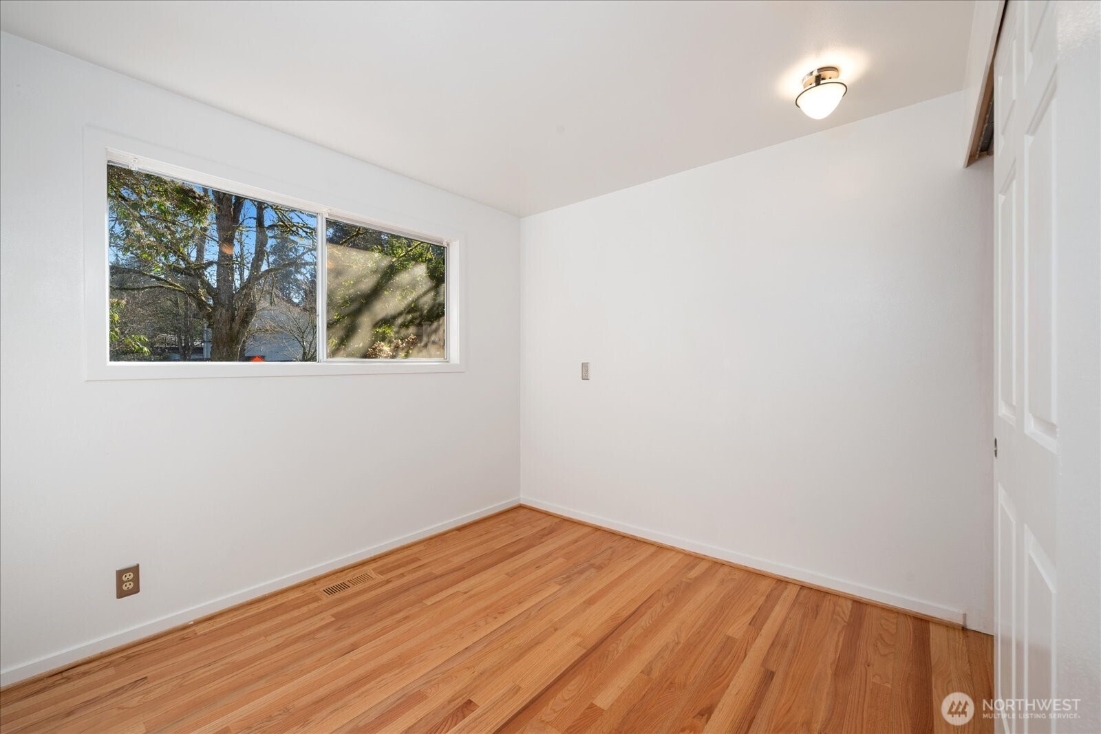 9506 Valhalla Way Bothell, WA 98011 - Photo 28 of 39 Gallery Image 28