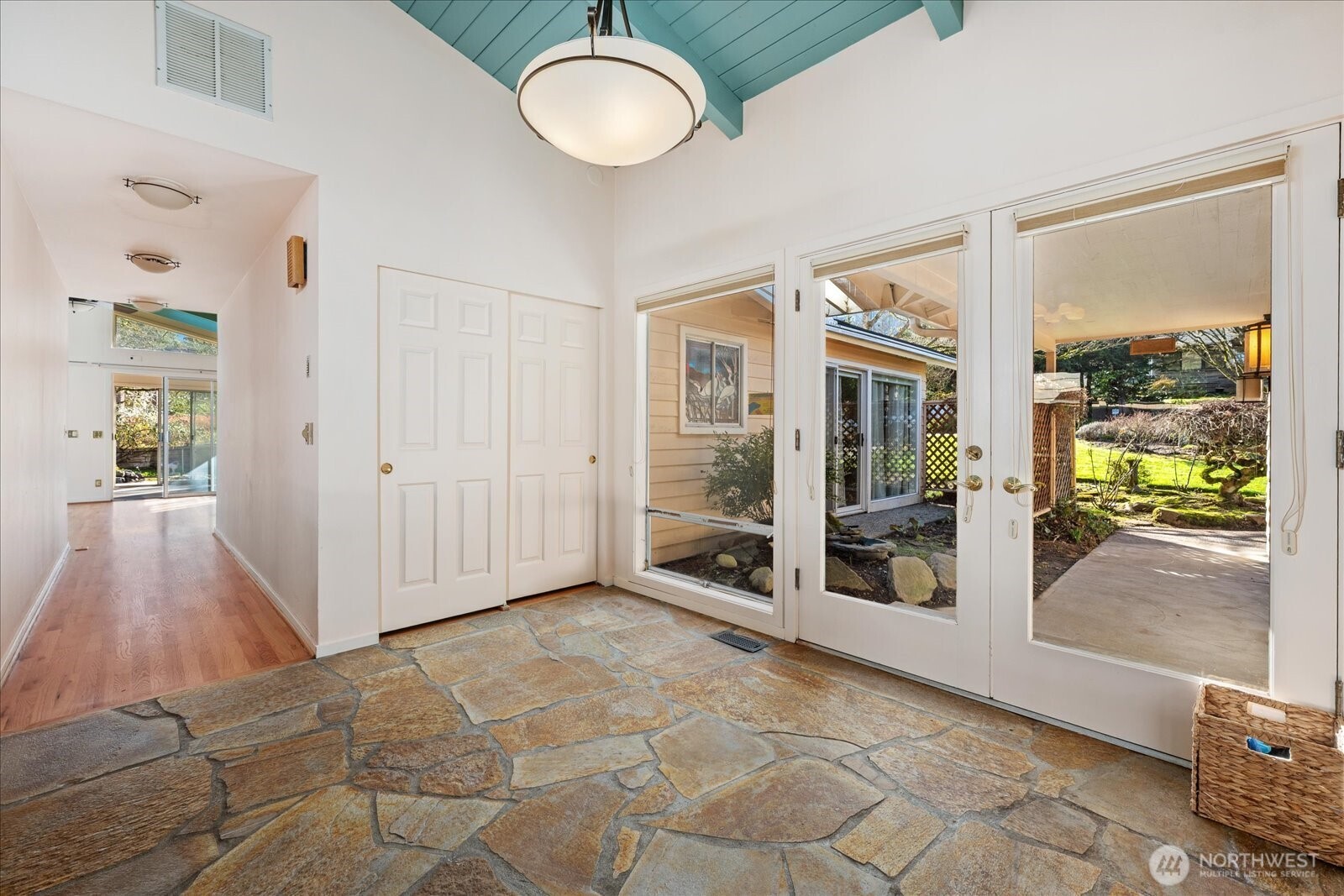 9506 Valhalla Way Bothell, WA 98011 - Photo 10 of 39 Gallery Image 10