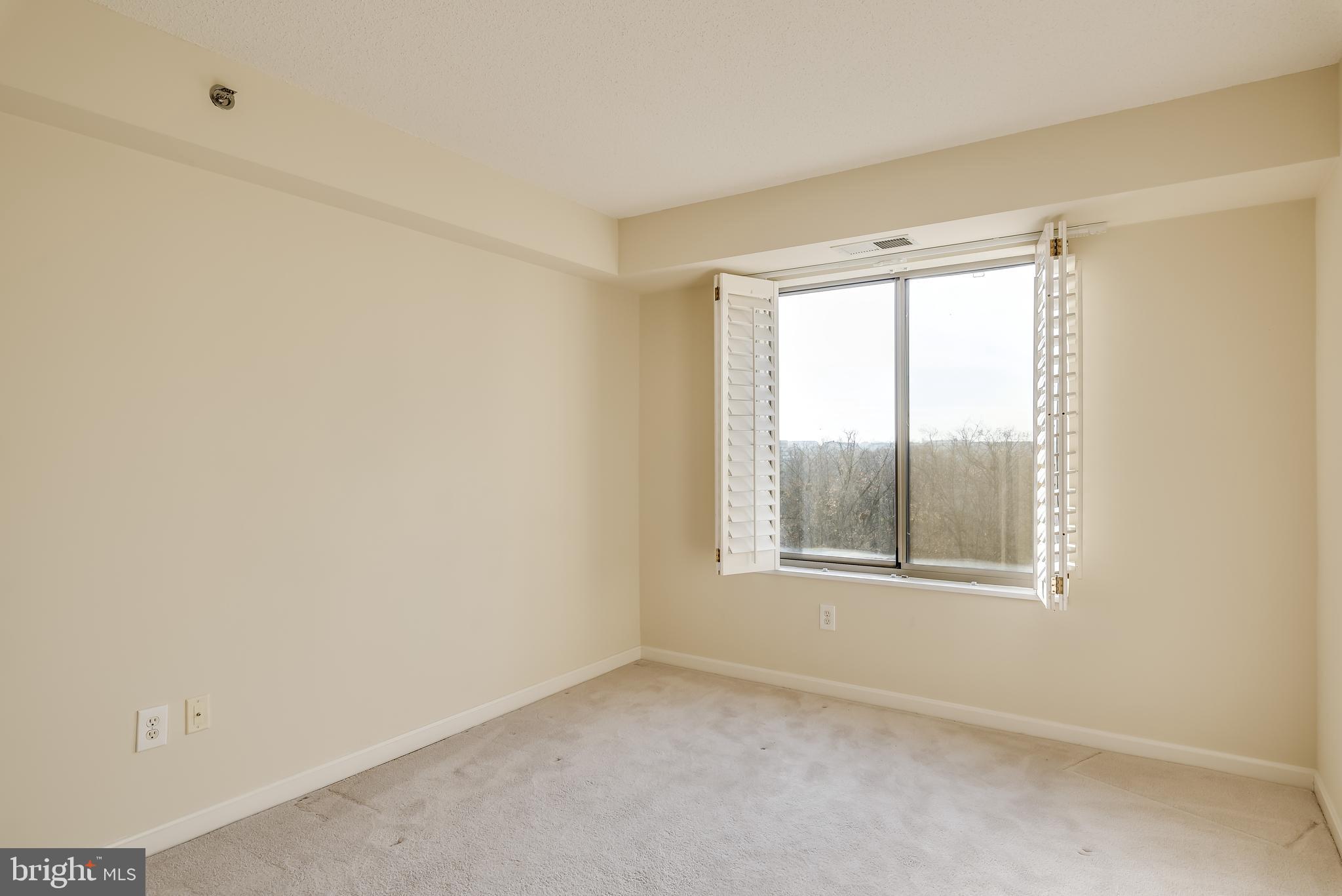 19385 Cypress Ridge Terrace, Unit 801 Leesburg, VA 20176 - Photo 16 of 21 Bedroom