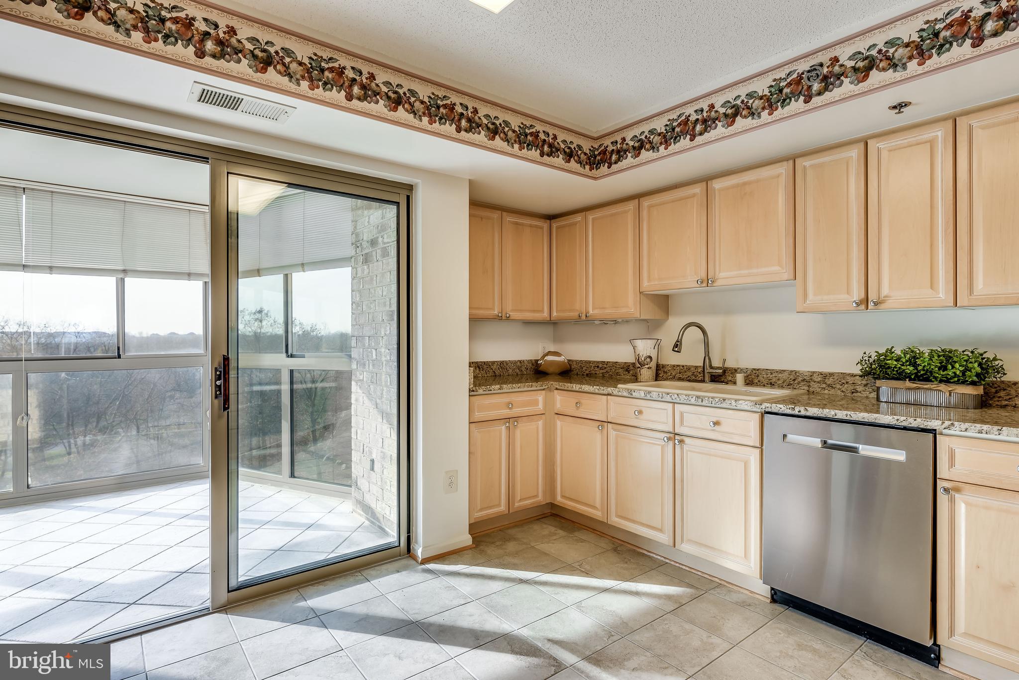 19385 Cypress Ridge Terrace, Unit 801 Leesburg, VA 20176 - Photo 4 of 21 Granite counters and new SS appliances