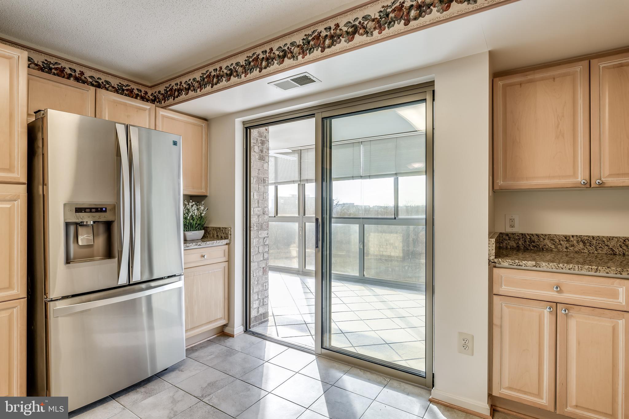 19385 Cypress Ridge Terrace, Unit 801 Leesburg, VA 20176 - Photo 5 of 21 Upgraded fridge with ice maker