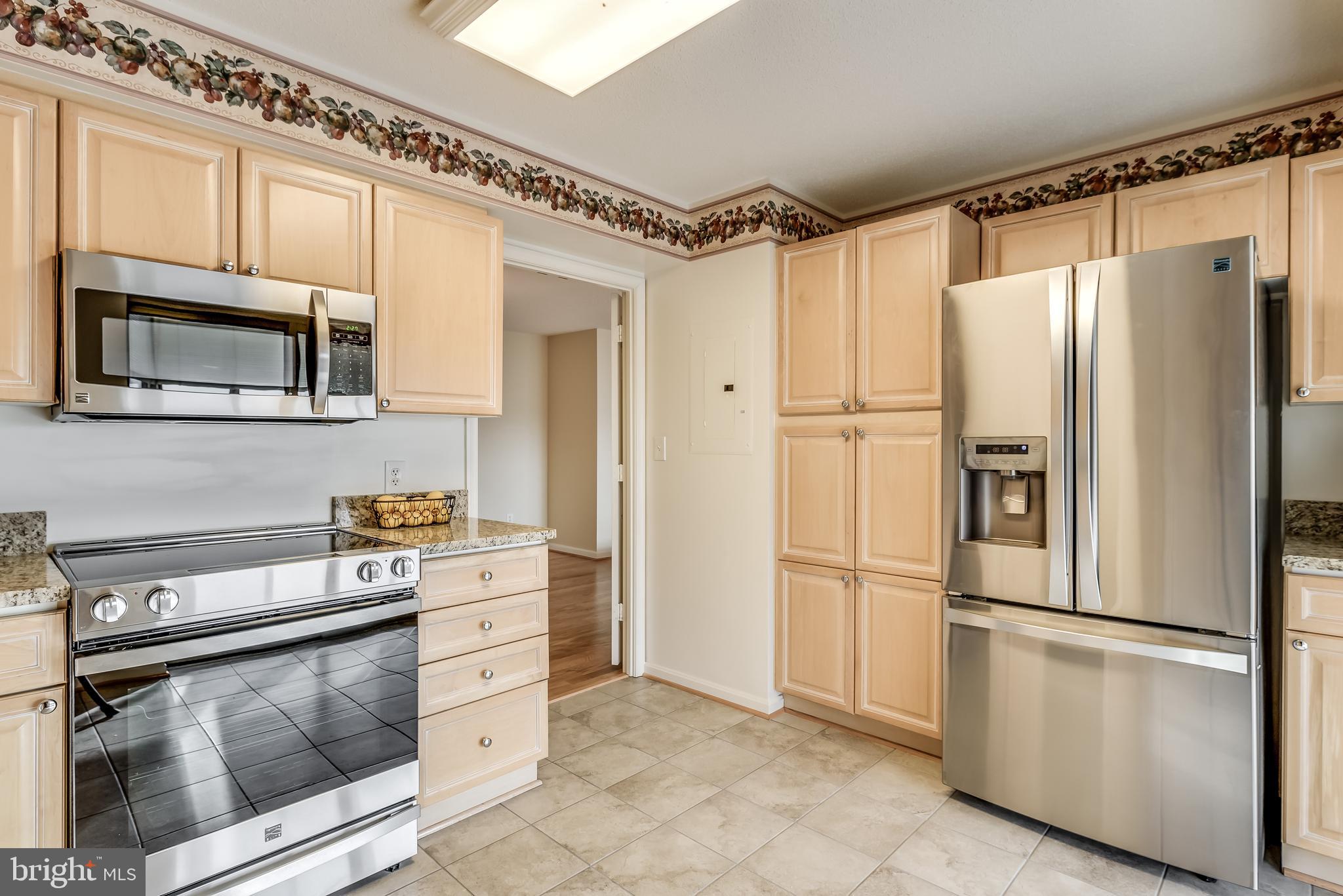 19385 Cypress Ridge Terrace, Unit 801 Leesburg, VA 20176 - Photo 7 of 21 More than enough space to cook