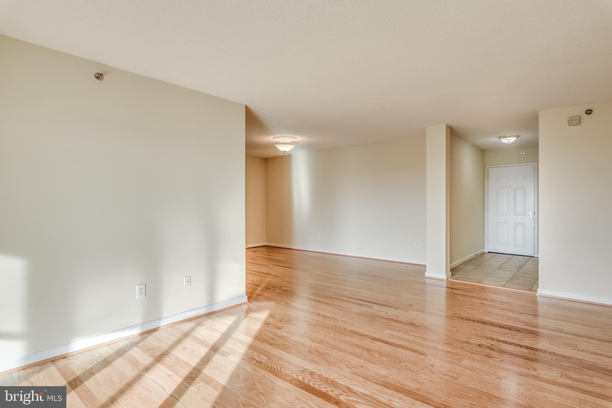 19385 Cypress Ridge Terrace, Unit 801 Leesburg, VA 20176 - Photo 9 of 21 View of the entry way