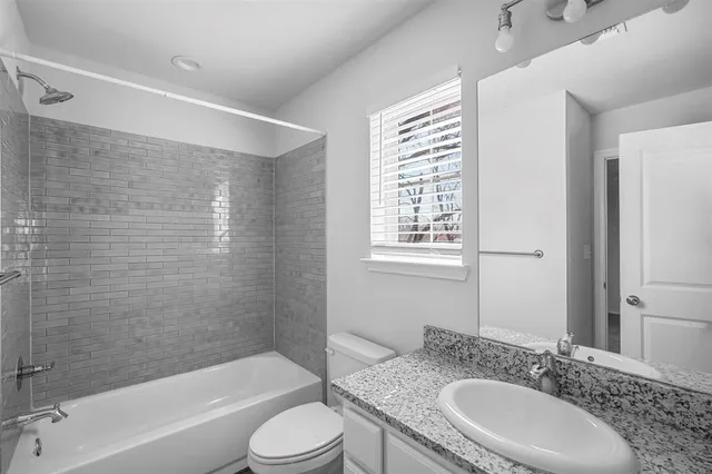 $1,300 | 507 West Walker Street, Unit 509, Denison, TX 75020