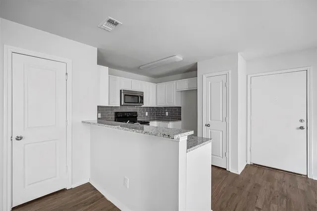 $1,300 | 507 West Walker Street, Unit 509, Denison, TX 75020