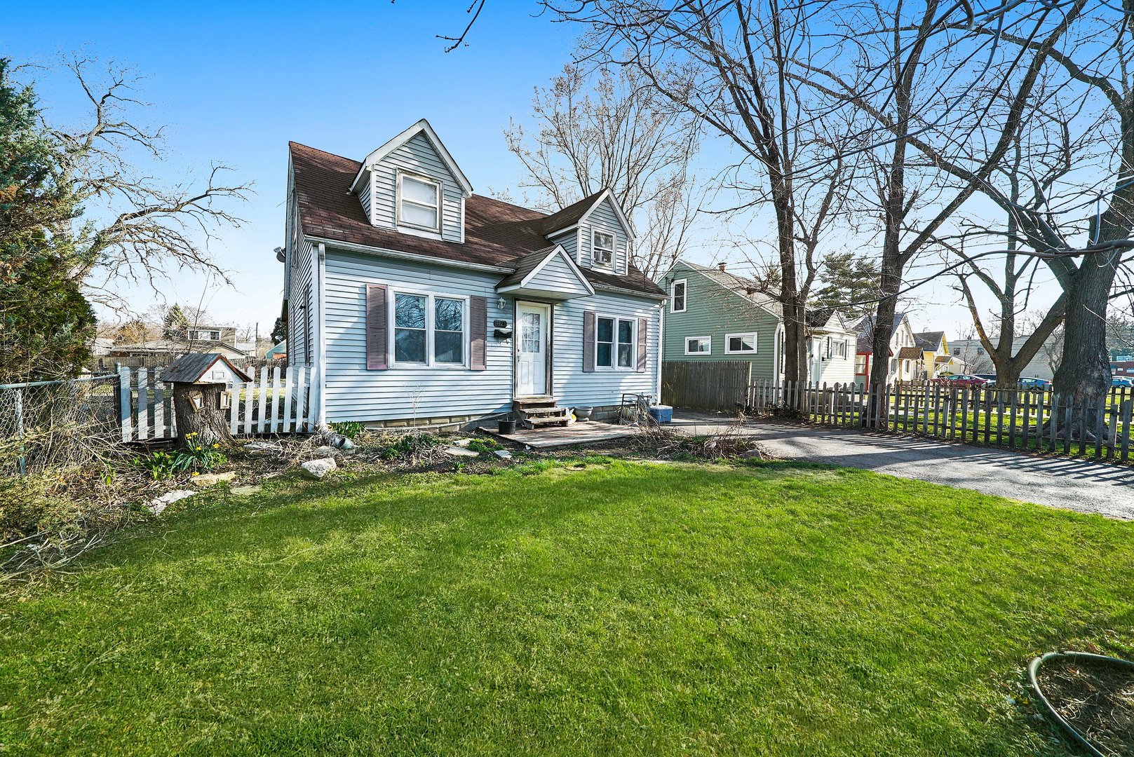 1121 Ridgeway Avenue Aurora, IL 60506 - Photo 1 of 20