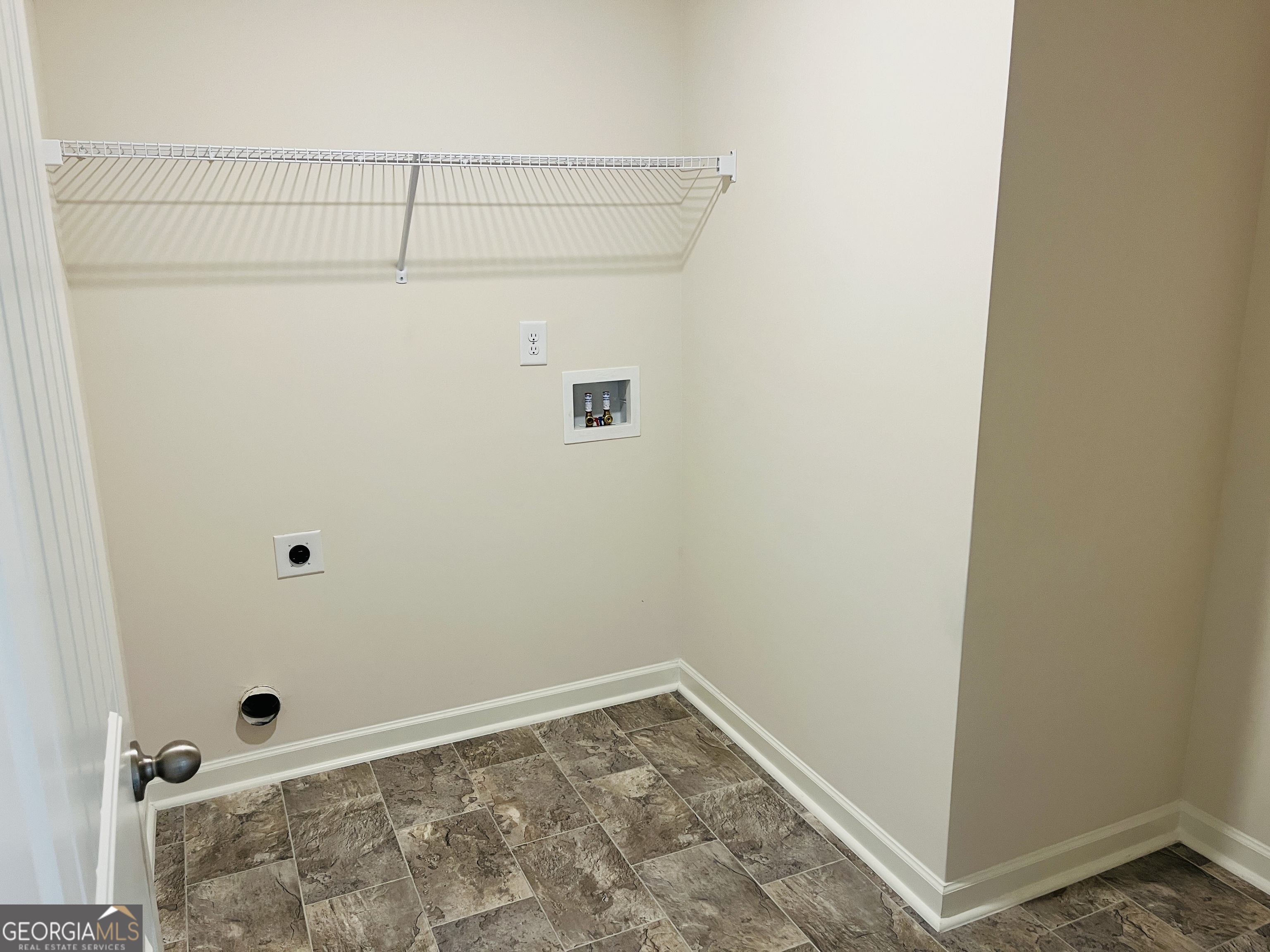 910 Sly Fox Run Fairburn, GA 30213 - Photo 24 of 46 a view of a small space