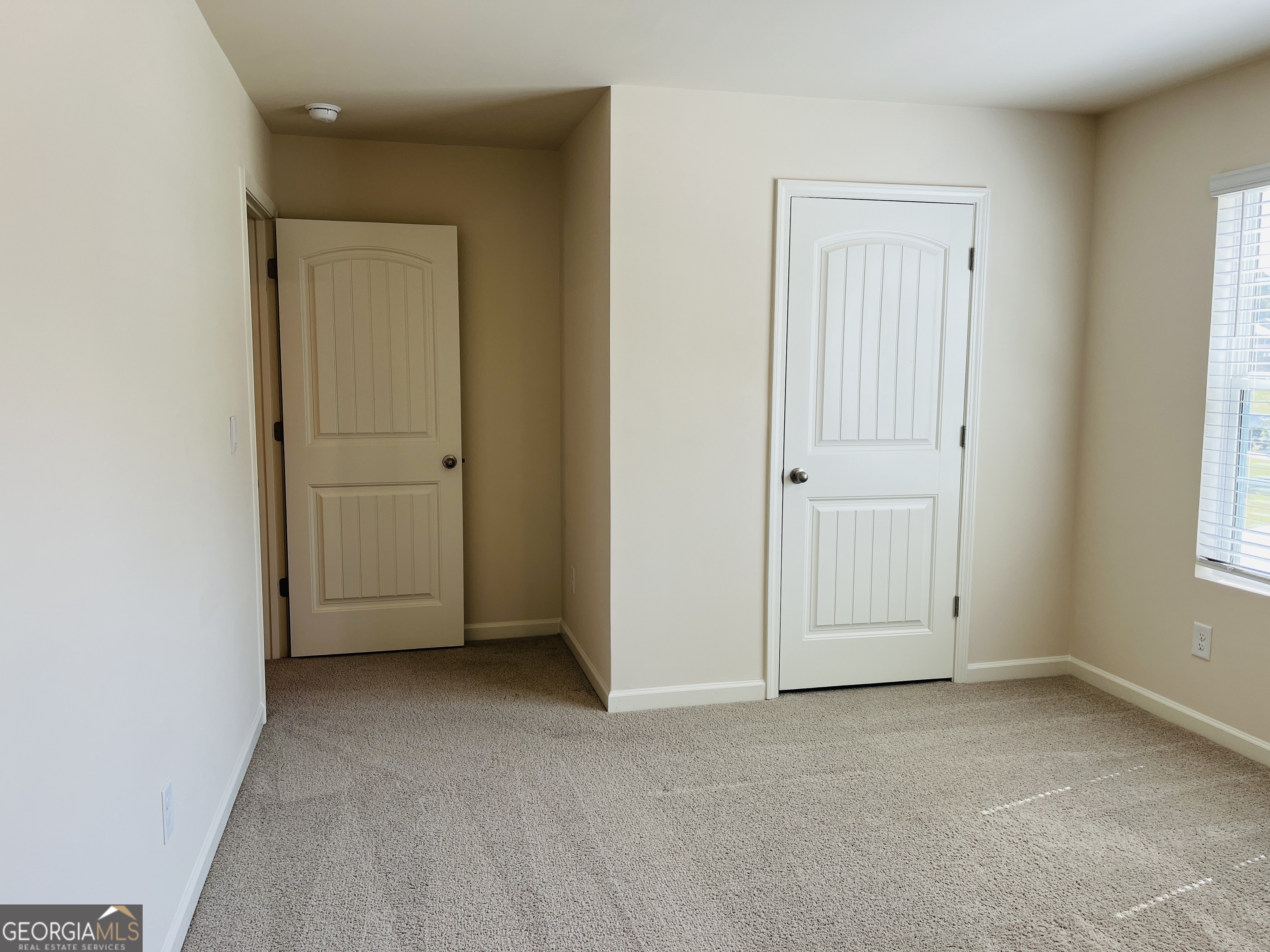 910 Sly Fox Run Fairburn, GA 30213 - Photo 26 of 46 an empty room with windows and closet