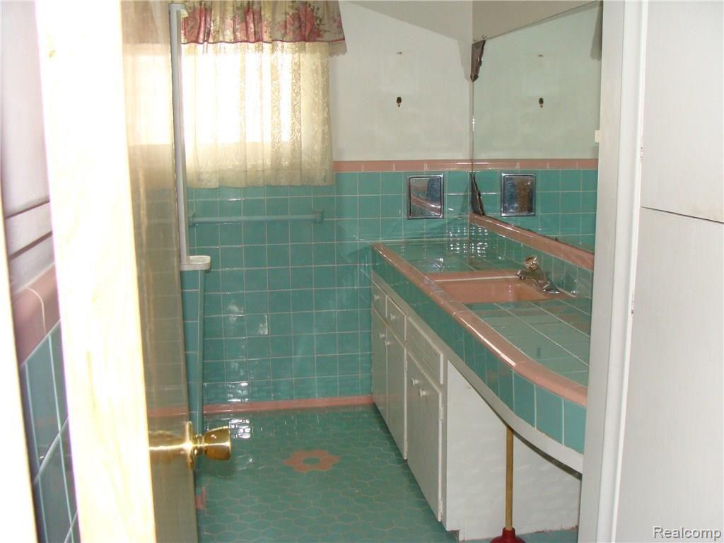 8863 Canal Road Sterling Heights, MI 48314 - Photo 8 of 17 8863 Canal 015.jpg