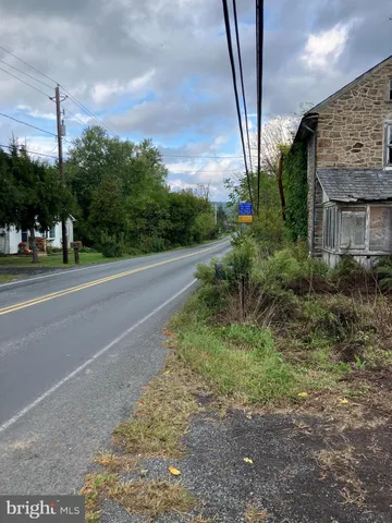 a view of a yard in front of a house