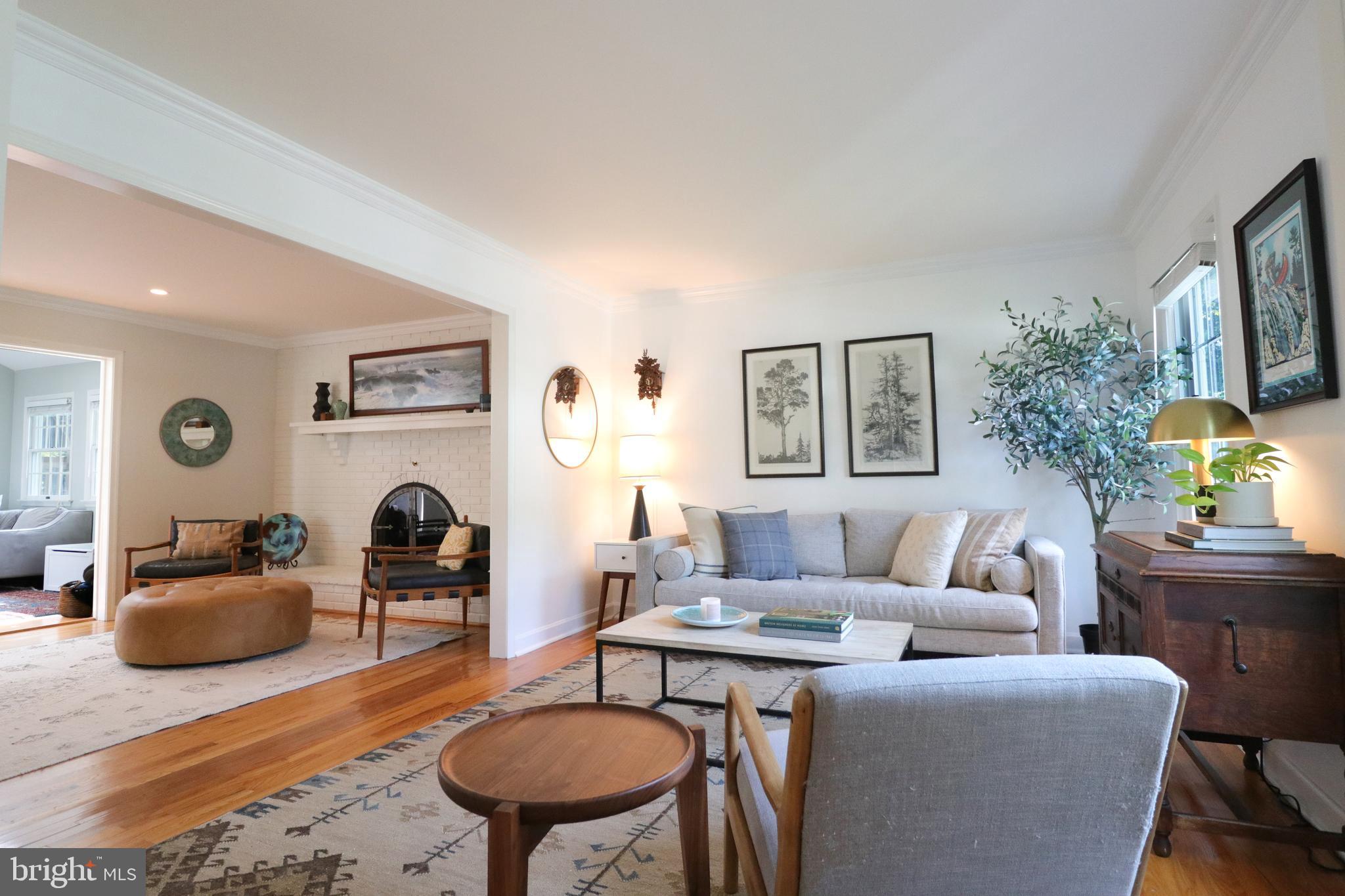 9320 Winbourne Road Burke, VA 22015 - Photo 4 of 55 Lovely light-filled living area.